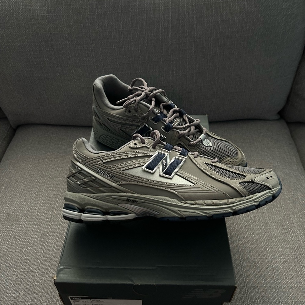 New Balance M1906RB sz 9